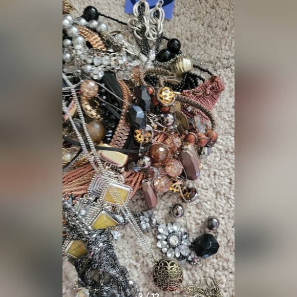 Mystery Costume Jewelry Bag 2.7 pounds - Picture 10 of 12